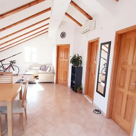 Private Attic With Panoramic View شقة دوبروفينك